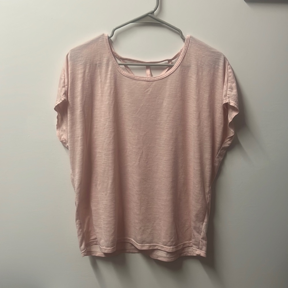 🤑 Flowy light pink shirt